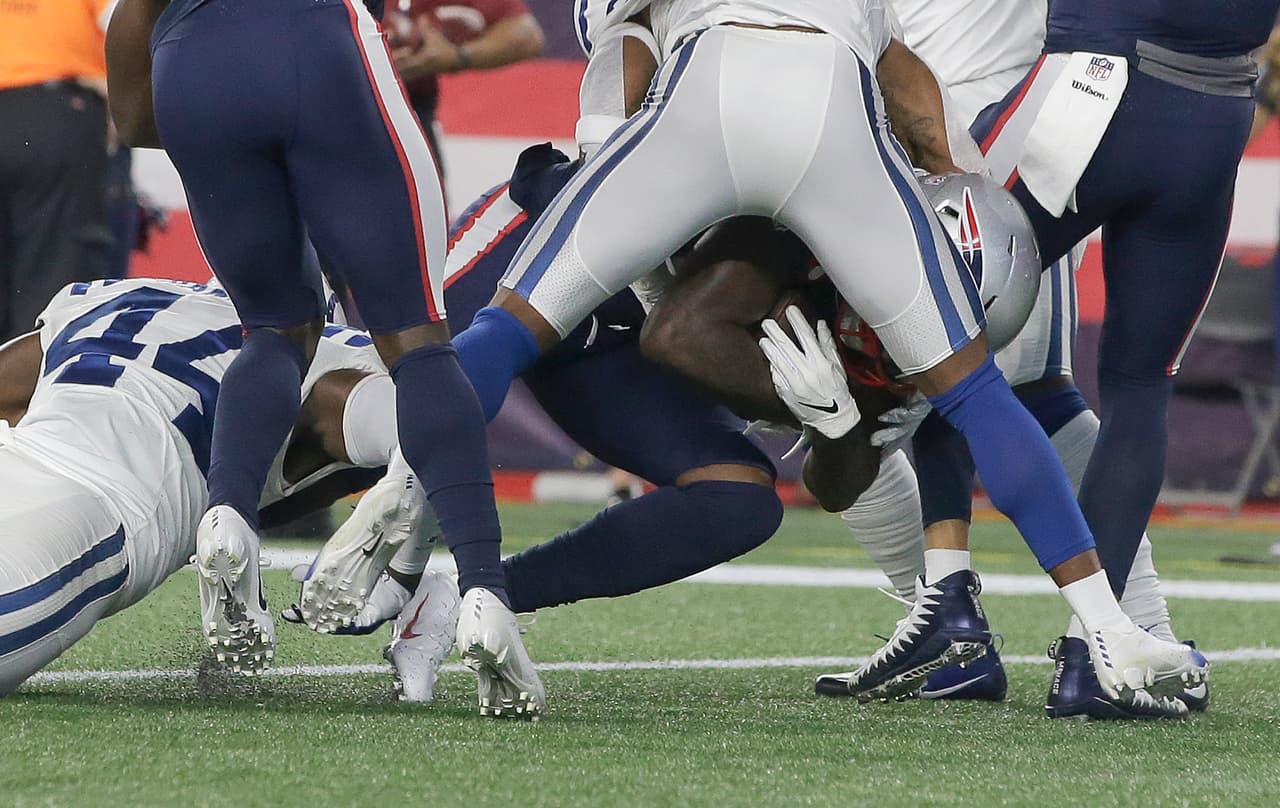 Y los Pats empezaron temprano a hacer sentir la casa, el Gillette Stadium. En pase de 1 yarda de Tom Brady para Cordarrelle Patterson, anotaron el primer touchdown del juego, ganaban 7-0.