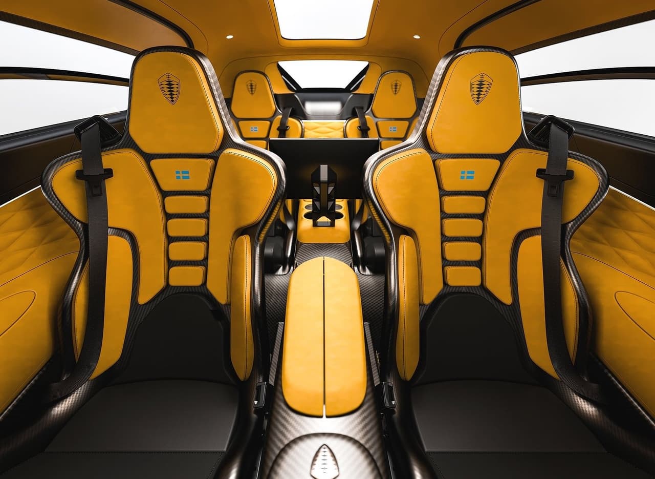 En caso de viajar, el Gemera es capaz de almacenar cuatro maletas, tres en la parte trasera y una en la parte delantera.