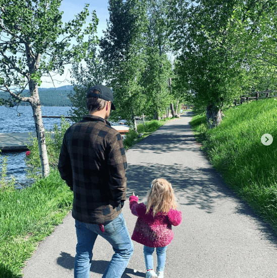 El intérprete, de 42 años, también es papá de la pequeña Story Annabelle, quien ya celebró su cumpleaños número cuatro.