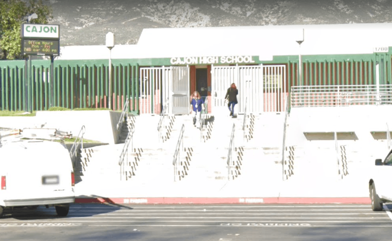 <b>Cajon High School</b>
<br>Dirección: 1200 West Will Drive, San Bernardino, CA 92407
<br>