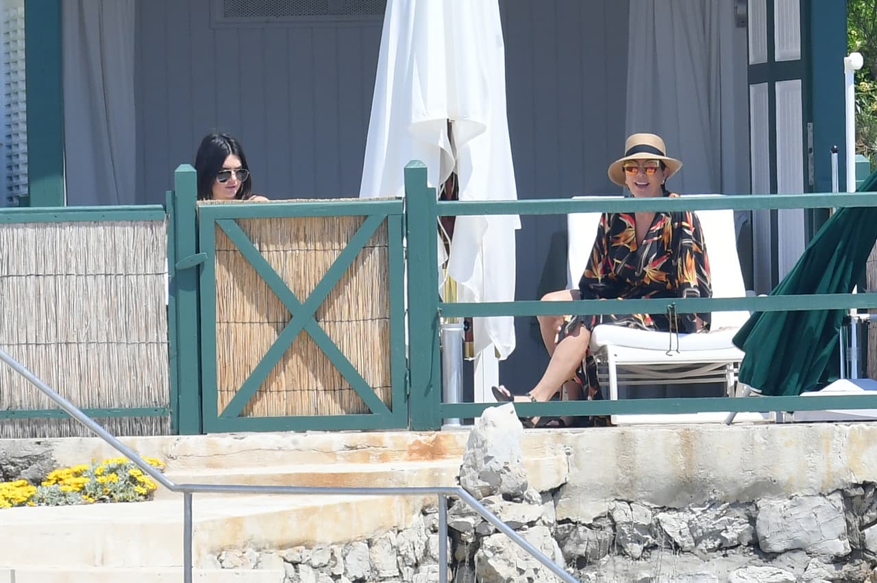 Kris se alegró al ver a los paparazzi. ¡Los adora!