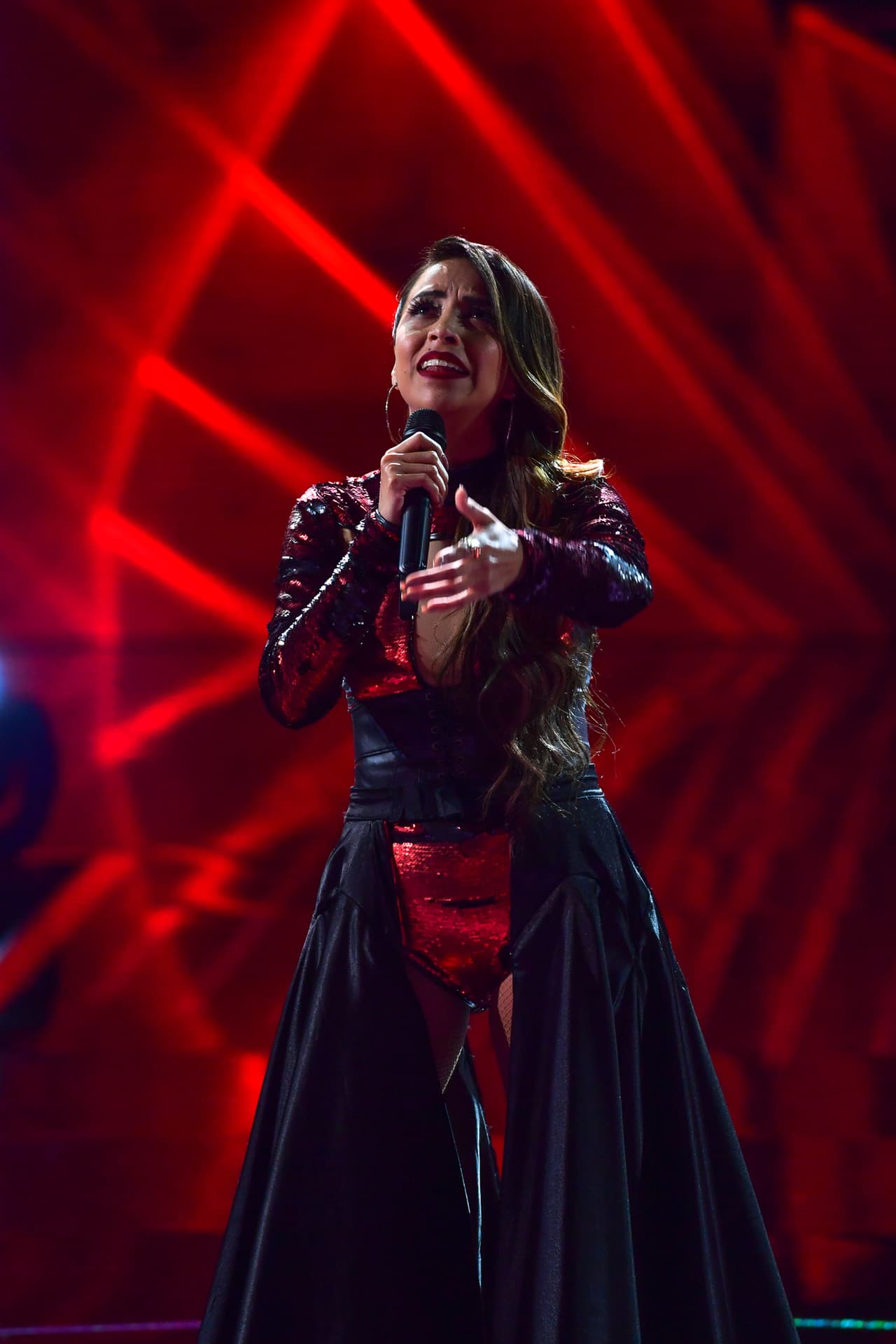 Gladys encantó a Joss, Olga, Natti y Poncho Lizárraga al cantar
<a href="https://www.univision.com/shows/reina-de-la-cancion/gladys-ruiz-seduce-al-jurado-con-esa-hembra-es-mala-incluyo-cambio-de-look-en-el-escenario-video" target="_blank">'Esa hembra es mala' (su número musical incluyó un cambio de look en el escenario).</a>