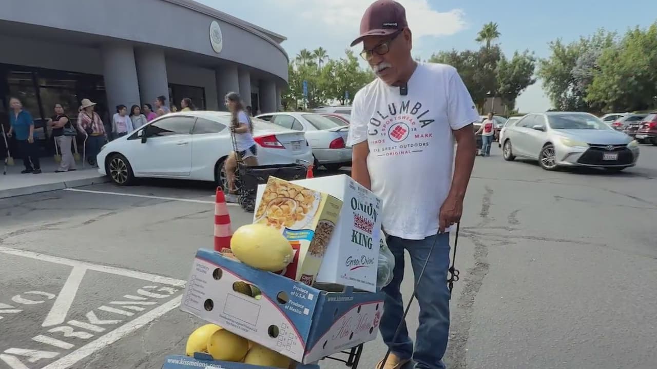 Consulado de México en Fresno entrega alimentos gratuitos cada mes ante el alto costo de vida