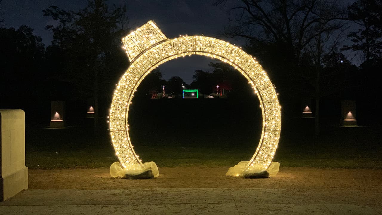 Las luces navideñas de Memorial Park están instaladas desde el 3 de diciembre al 1 de enero.