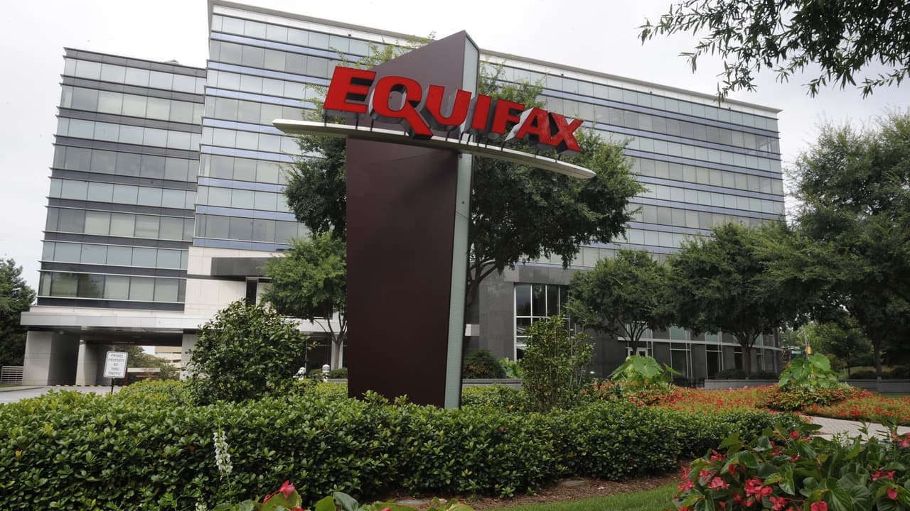 ¿Estuviste entre los 140 millones afectados por el hackeo a Equifax? EEUU acusó a 4 militares chinos por ello