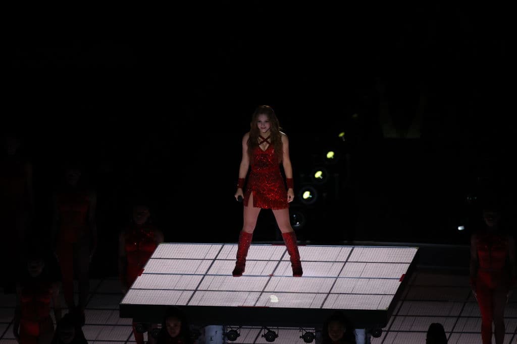 Miami y el Super Bowl bailaron con sabor latino, encabezado por JLo, Shakira, J-Balvin y Bad Bunny, en un show de medio tiempo que puso a toda la afición de pie.