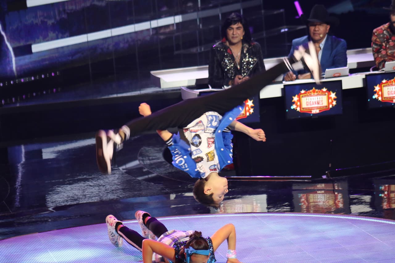 Adrián Di Monte aplaudió que la coreografía utilizó todo el escenario. Sin embargo, sí comentó que los acentos deben ser exactos para la próxima vez.