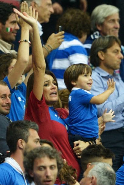 Sus pequeños y su esposa, la ex miss República Checa Alena Seredova, soin su porra en los partidos y estamos seguros de que en Brasil no faltarán.