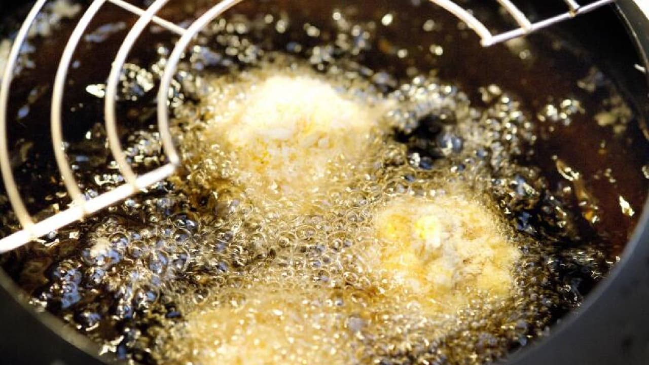 Además
<br>- Aleja las cosas que puedan quemarse de la estufa. Esto incluye paños de cocina, bolsas, cajas, papel y cortinas.
<br>- Mantén cerillos y encendedores fuera del alcance de los niños, en lo alto de un gabinete cerrado con llave.
<br>- Nunca dejes velas encendidas desatendidas y mucho menos al alcance de los niños.
<br>- Asegúrate de que sus alarmas de humo estén funcionando. Pruébalas con frecuencia.