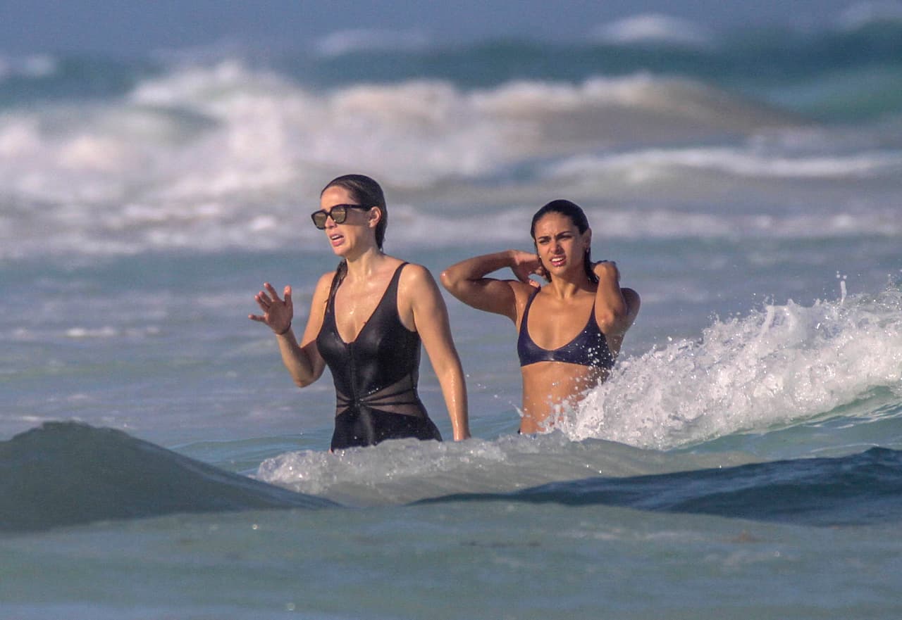 Justo dos días antes de que esas fotos fueran tomadas, Bracamontes publicó en su cuenta de Instagram que se encontraba en Tulum y que se consideraba una 
<b><a href="https://www.instagram.com/p/B9Uh6dJH0zP/" target="_blank">"adicta al mar". </a></b>
<br>