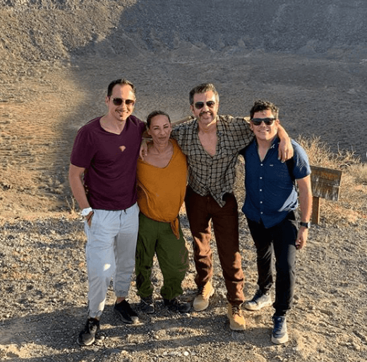 Adrián Uribe, Consuelo Duval y parte de la producción hicieron un largo recorrido para grabar en la Reserva de la Biosfera El Pinacate y Gran Desierto de Altar.
<br>