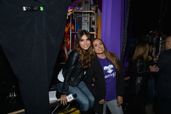 Mira los mejores momentos detrás de cámaras y en el escenario con todas las estrellas que llegaron a Teletón USA para participar en esta importante causa.