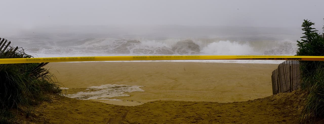 (AUDIO) Muere niño ahogado en playa de Puerto Rico; su madre lo dejó sólo con su hermano menor de 4 años
