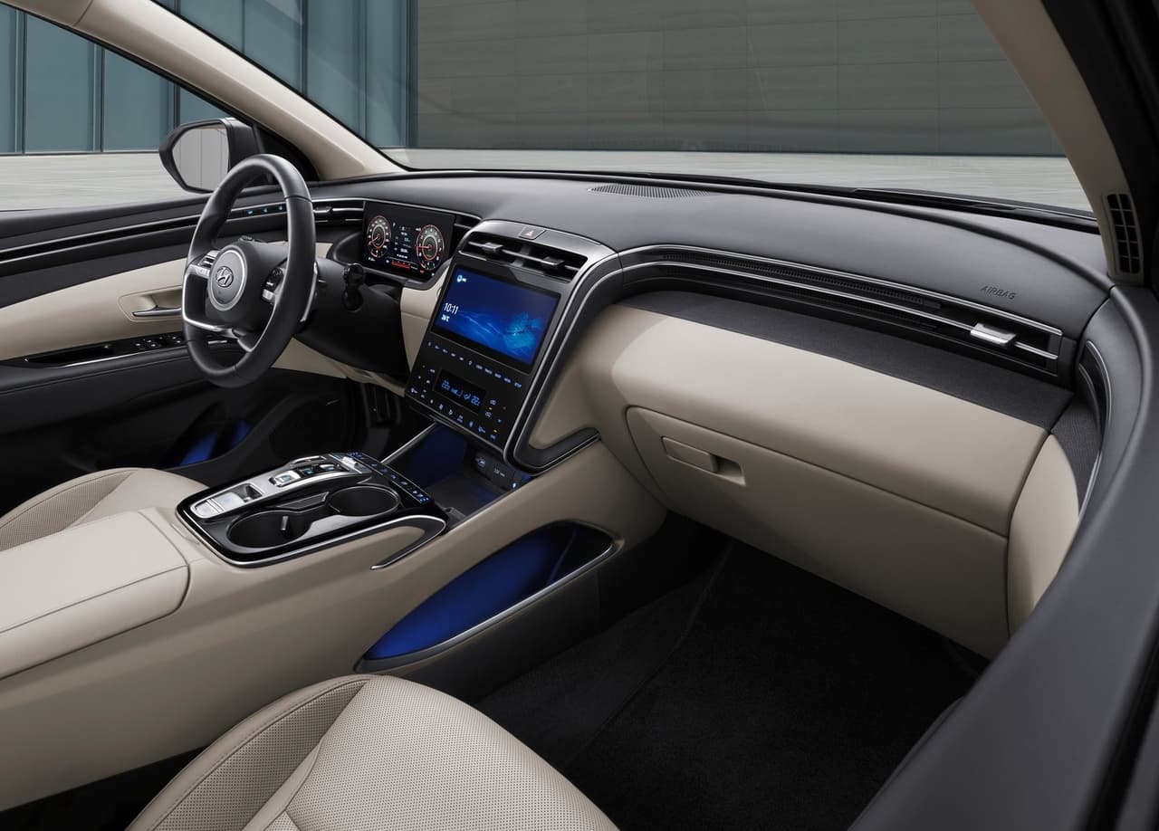 La palanca de cambios desaparece y en su lugar aparecen varios botones que cumplen con la misma función.