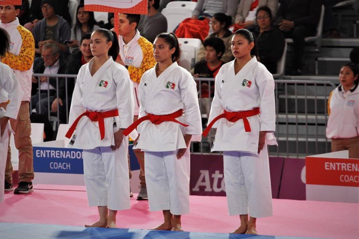 Platas para México en kata por equipos
