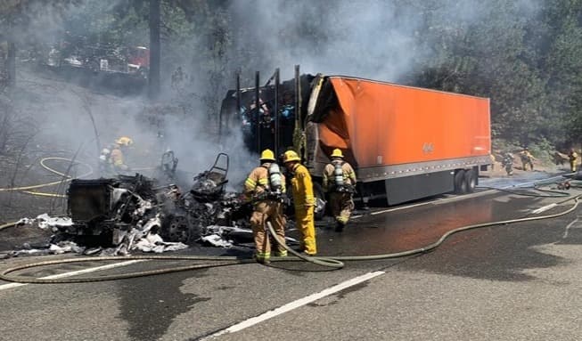 Patrulla de Caminos anuncia más vigilancia en las autopistas en la Sierra Nevada después de varios incendios causados por vehículos