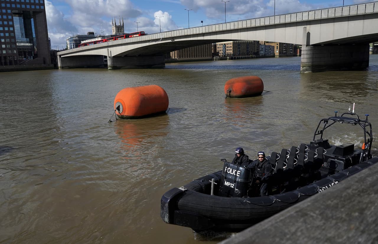 La policía londinense también ha aumentado el patrullaje a lo largo del río Támesis