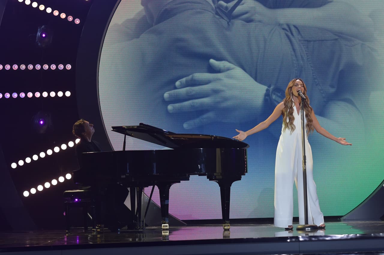 Leslie Grace hizo una emotiva presentación de la canción 'Al final'.