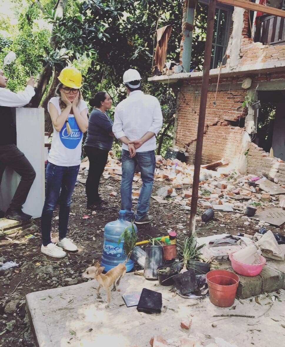 Quedó impactada con un pequeño perrito que se veía flaco y desnutrido.