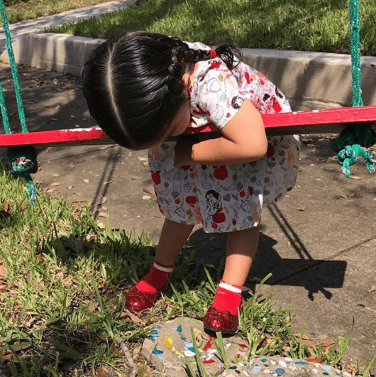 Junto a esta bella imagen de su hija Giulietta, Ana pidió "protección divina para todos nuestros niños".