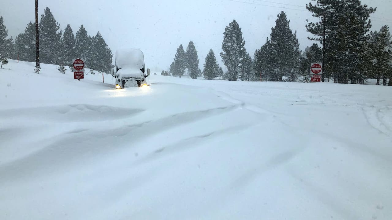Espectaculares imágenes del Valle Central cubierto de nieve, pero autoridades piden tener precaución