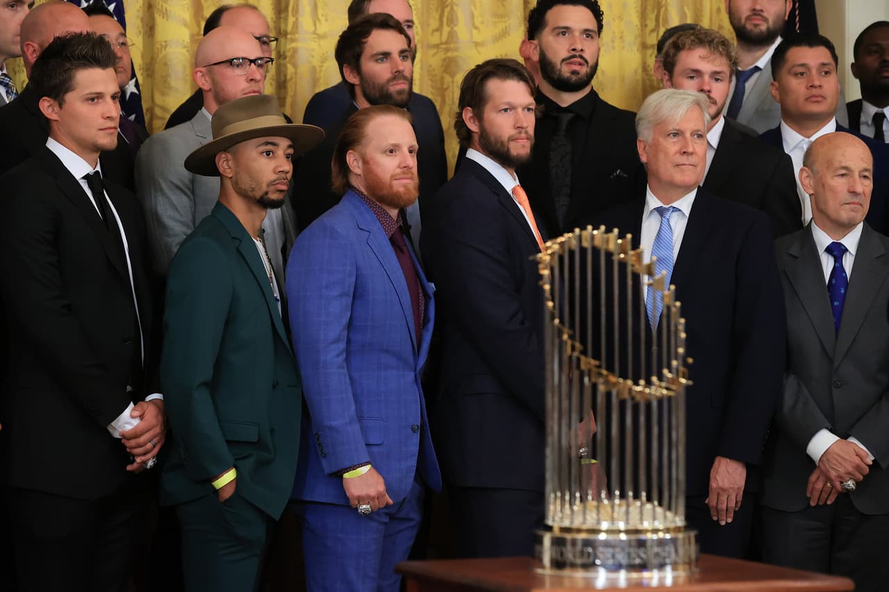 Con los mexicanos Víctor González y Julio Urías, los LA Dodgers visitaron al presidente de los Estados Unidos de América en la Casa Blanca luego de haber sido campeones en la temporada 2020 de la Major League Baseball.