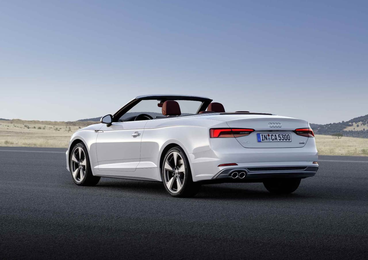 El 
<b>A5 Cabriolet</b> traerá inicialmente tres variantes de motor: 
<b>2.0 litros TFSI</b> de 252 caballos de fuerza, un
<b> 2.0 litros TDI</b> de 190 caballos y el 
<b>diesel</b> más potente, el 
<b>3.0 litros TDI </b>de 218 caballos. Posteriormente contará además con un 
<b>2.0 litros TFSI</b> de 190 caballos de fuerza y otro 
<b>3.0 litros TDI</b> de 286.