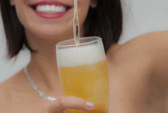 Girl power. Parece que las mujeres solían ser las dueñas de las cantinas, así que es probable que también estuvieran a cargo de la fabricación de esta bebida ahora tan “masculina”.