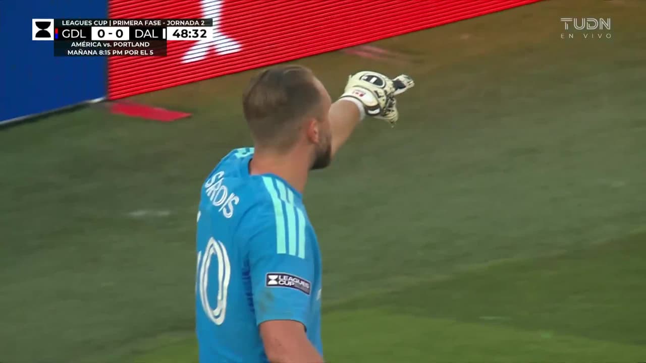 ¡Iba a ser un golazo de Ángel Sepúlveda de no ser por este paradón del arquero de Dallas!