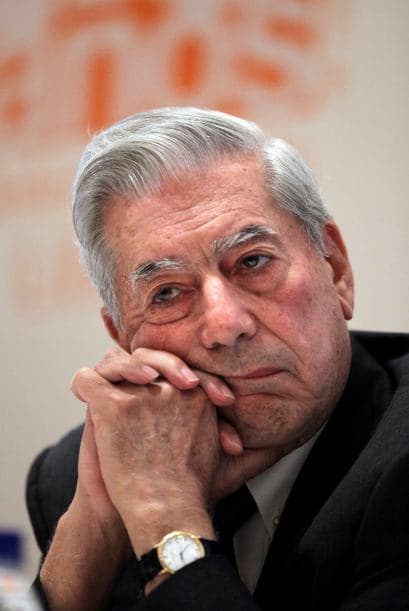 Vargas Llosa "considera que un autor no debe simplemente distraer", agregó Englund.