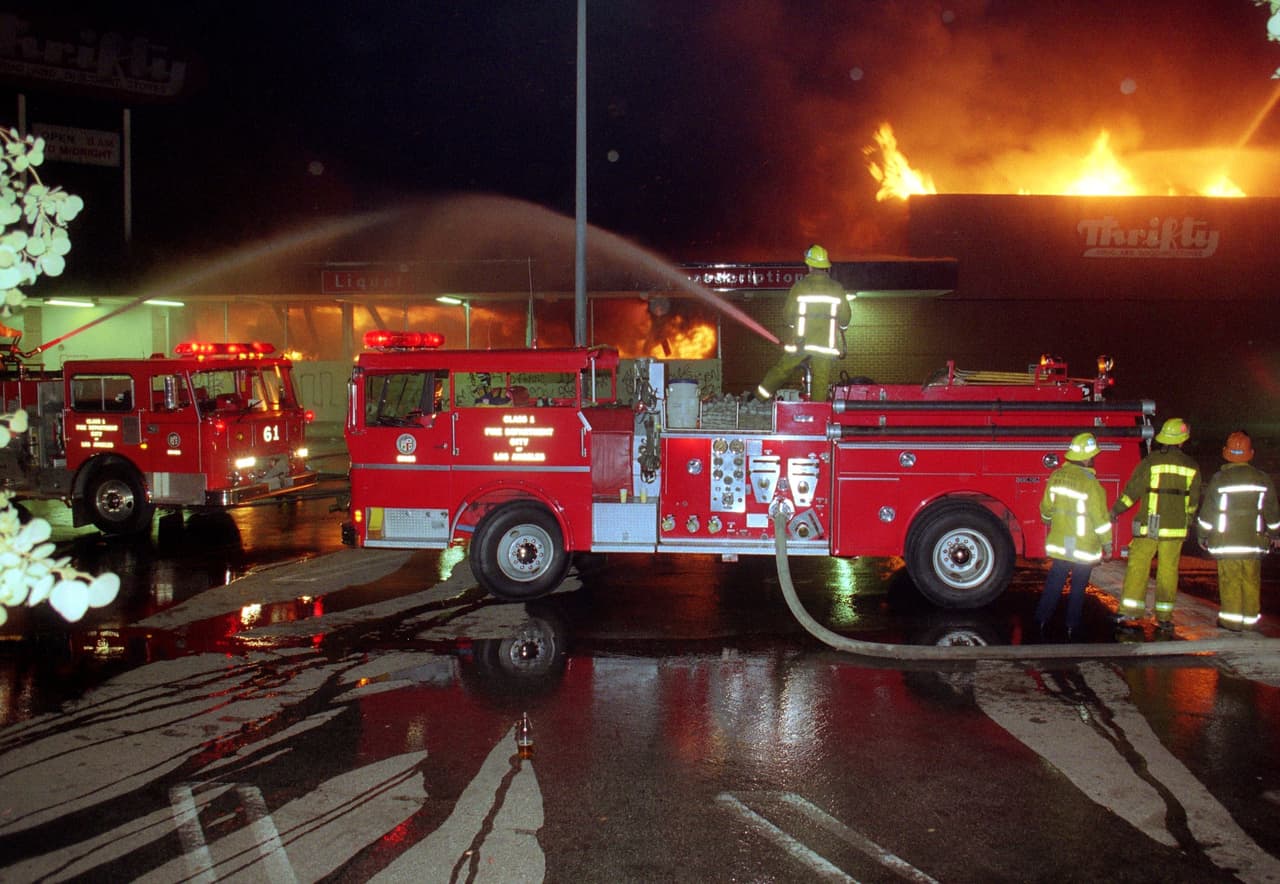 Se calcula que los daños materiales causados por los disturbios rebasaron los 1,000 millones de dólares.