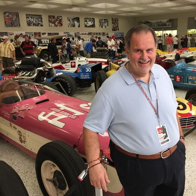 Como un buen fanático de los autos, Raúl visitó el Indianapolis Motor Speedway.