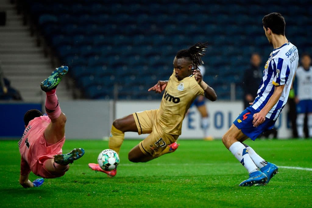 Jackson Porozo (8’) adelantó a Boavista y Alberth Elis (45+1’) crecía la diferencia. Taremi (54’) y Oliveira (82’) emparejaron los cartones. Hacia el final del juego, Porto daba vuelta al marcador, pero el tanto sería anulado. Porto se medirá a Juventus en los Octavos de la Champions a media semana.