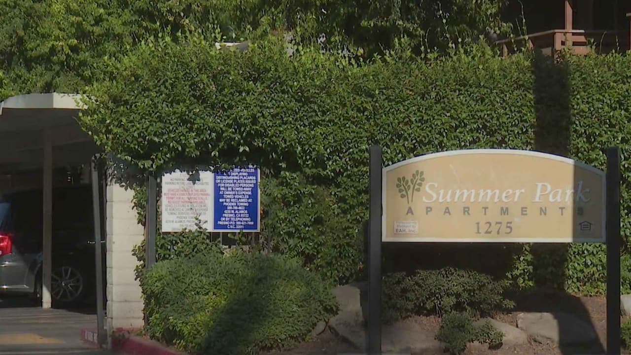Niño de 7 años muere tras un presunto ahogamiento en una alberca de unos apartamentos en Fresno