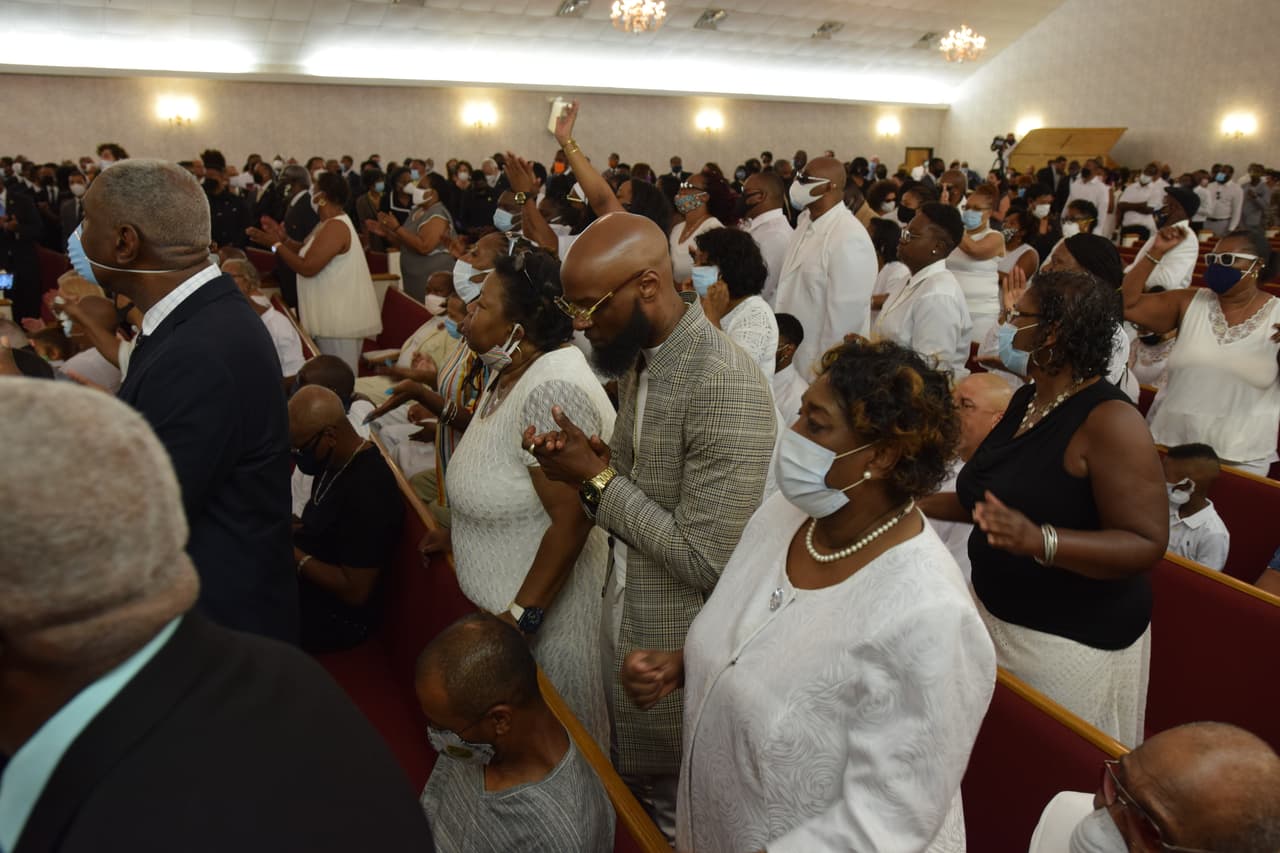 A flor de piel, así estuvieron las emociones durante el homenaje a George Floyd en su ciudad natal.
