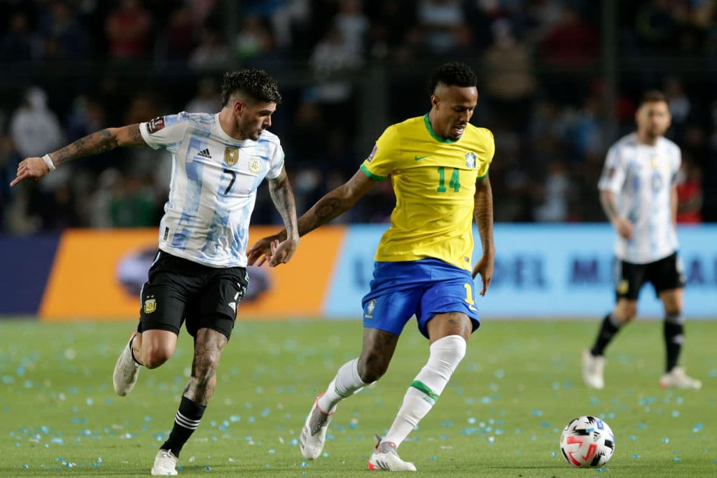 Argentina no logra demostrar su futbol en casa y Brasil se queda a centímetros de robarles los piuntos en el empate 0-0.