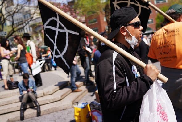 Día del Trabajador: En Nueva York, y en otras partes del país, miles de personas salieron a marchar por las calles por una reforma migratoria así como en defensa de los derechos de los trabajadores y salarios justos.
