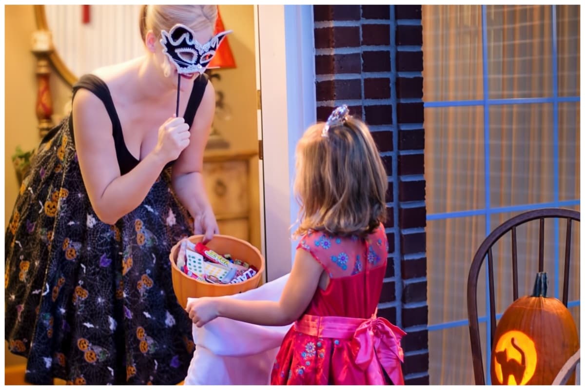 Se recuerda a los niños y adultos que no se distraigan con los celulares, mantengan la cabeza alta. No deben correr y menos cuando crucen la calle. Siempre mirar a ambos lados antes de cruzar la calle.