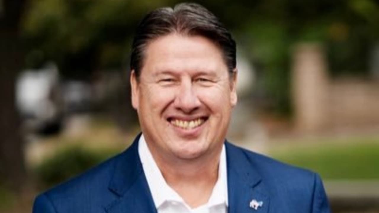 Mark Ramos, presidente del Partido Demócrata del condado de Los Ángeles, dijo sobre Biden lo siguiente: “Sus política y victorias legislativas nos guiaron a través de una época oscura de nuestra historia y sentaron las bases para devolver los empleos manufactureros a nuestro país”.