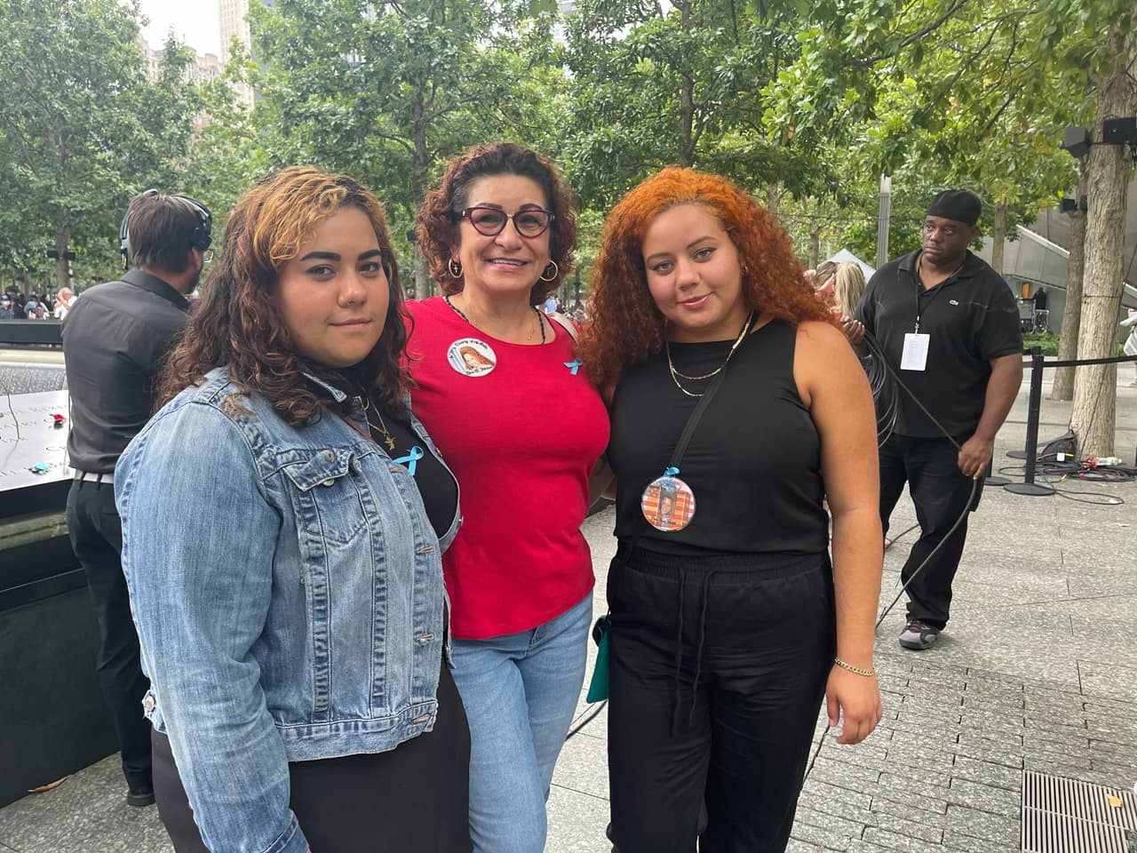Blanca Feliciano perdió a su hermana Rosa María hace 21 años, en la foto sale con sus sobrinas e hijas de su hermana.
<br>