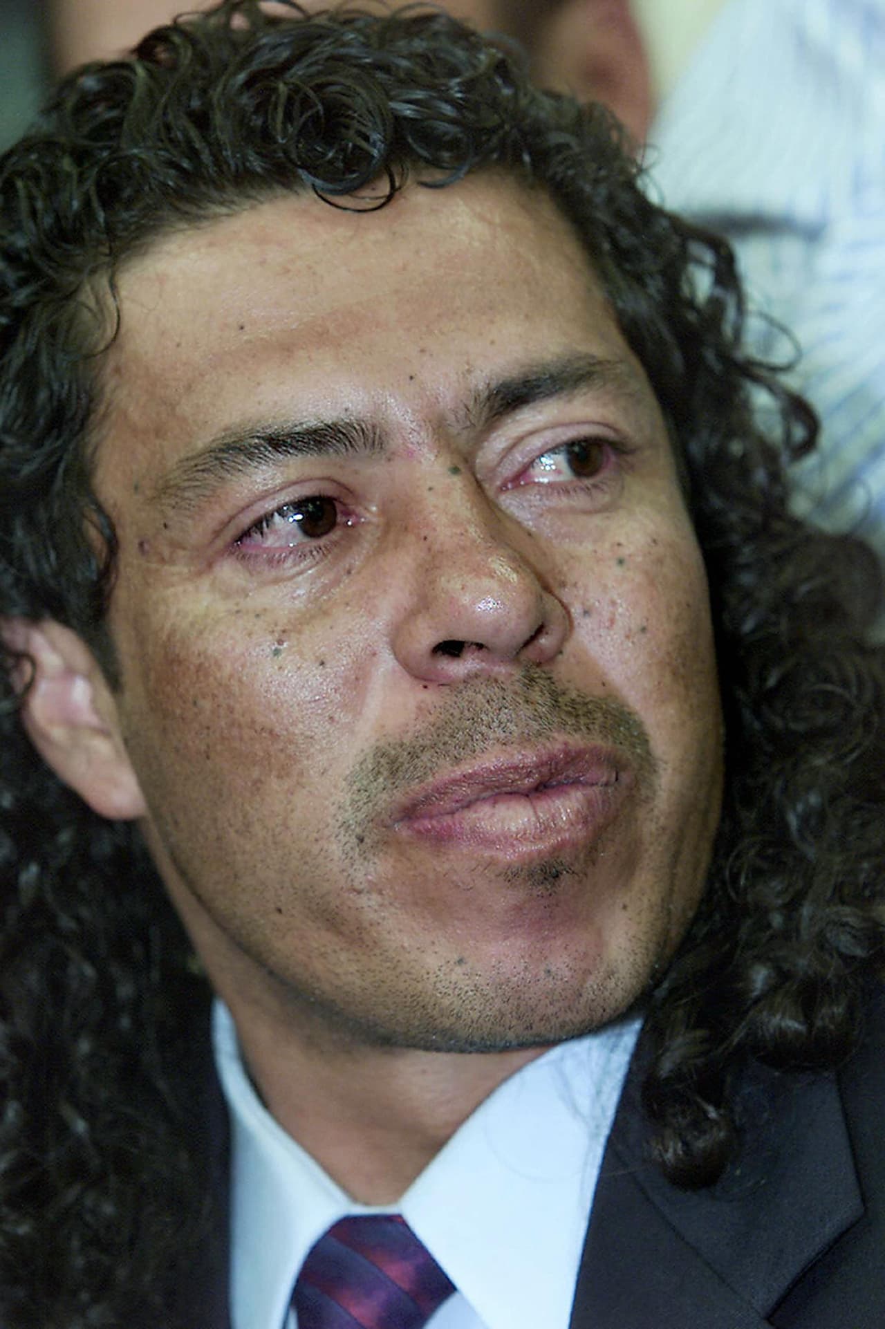 Los escándalos del arquero colombiano René Higuita comenzaron cuando visitó en la cárcel al narcotraficante Pablo Escobar en 1991. Sin embargo, el peor problema de Higuita fue cuando hizo parte de la mediación de un secuestro, lo que le llevó a ser encarcelado durante seis meses.