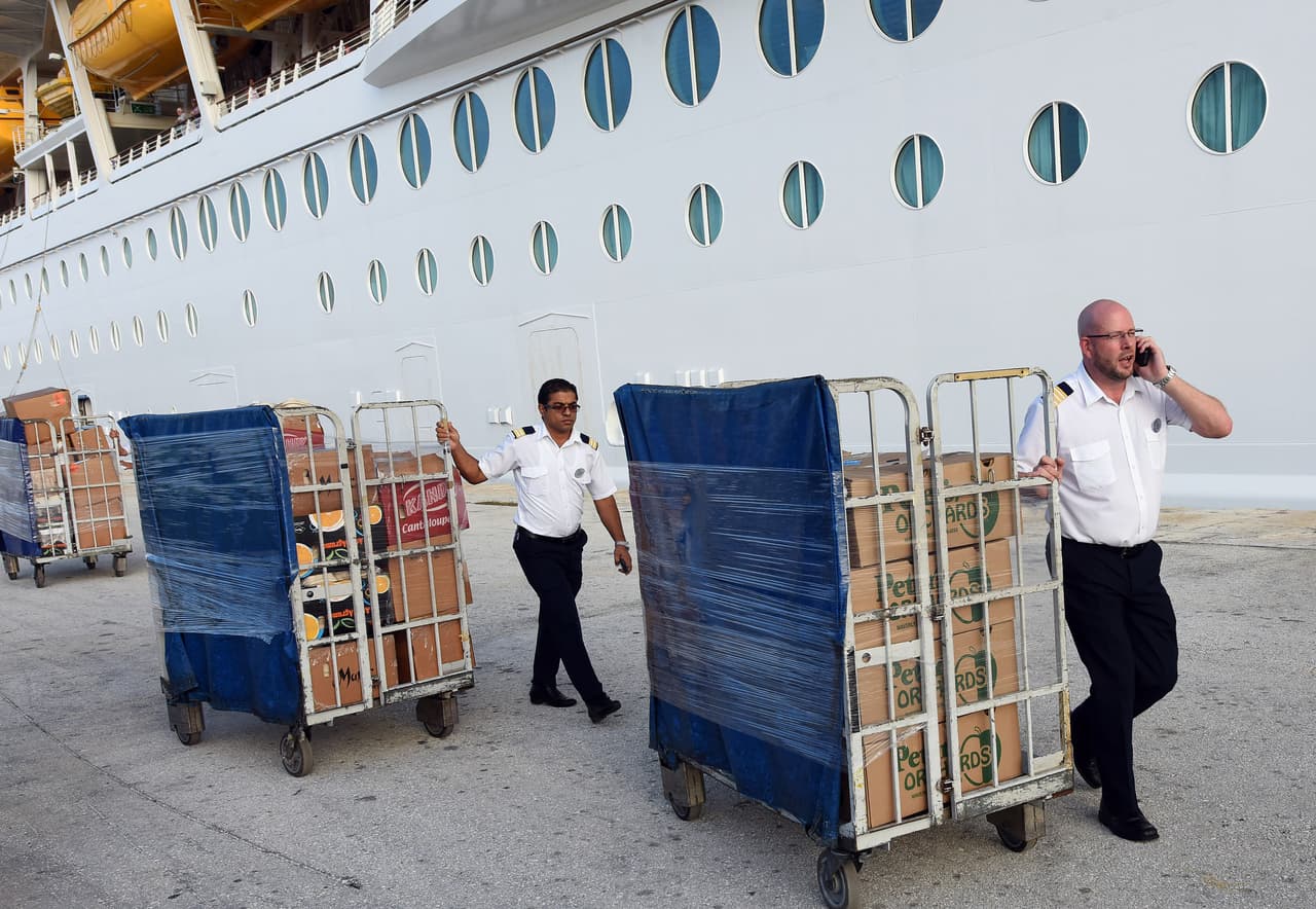 Muchos de los insumos para la emergencia han llegado a través de los barcos de cruceros de las líneas que operan en el archipiélago, un importante destino turístico del Caribe.