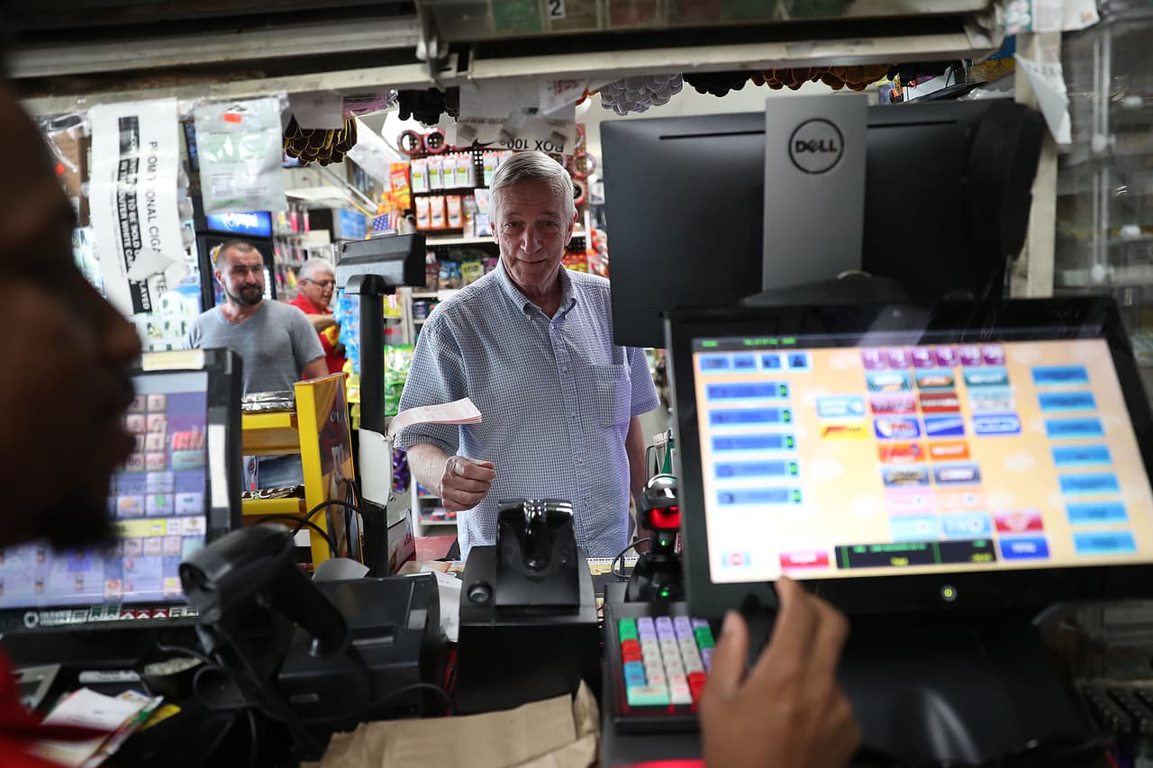 Además, una nueva función extra les da a los jugadores la oportunidad de ganar hasta $250,000 en premios en efectivo adicional por $1 o más.
<br>