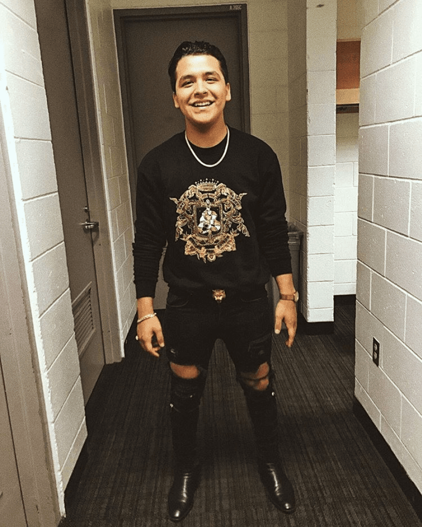 <b>Christian Nodal </b>es todo un galán que sabe cómo complacer a sus fanáticas.