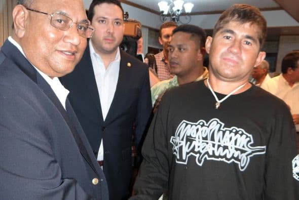 En tanto, en su última travesía, el náufrago salió el lunes de las Islas Marshall rumbo a Hawaii.