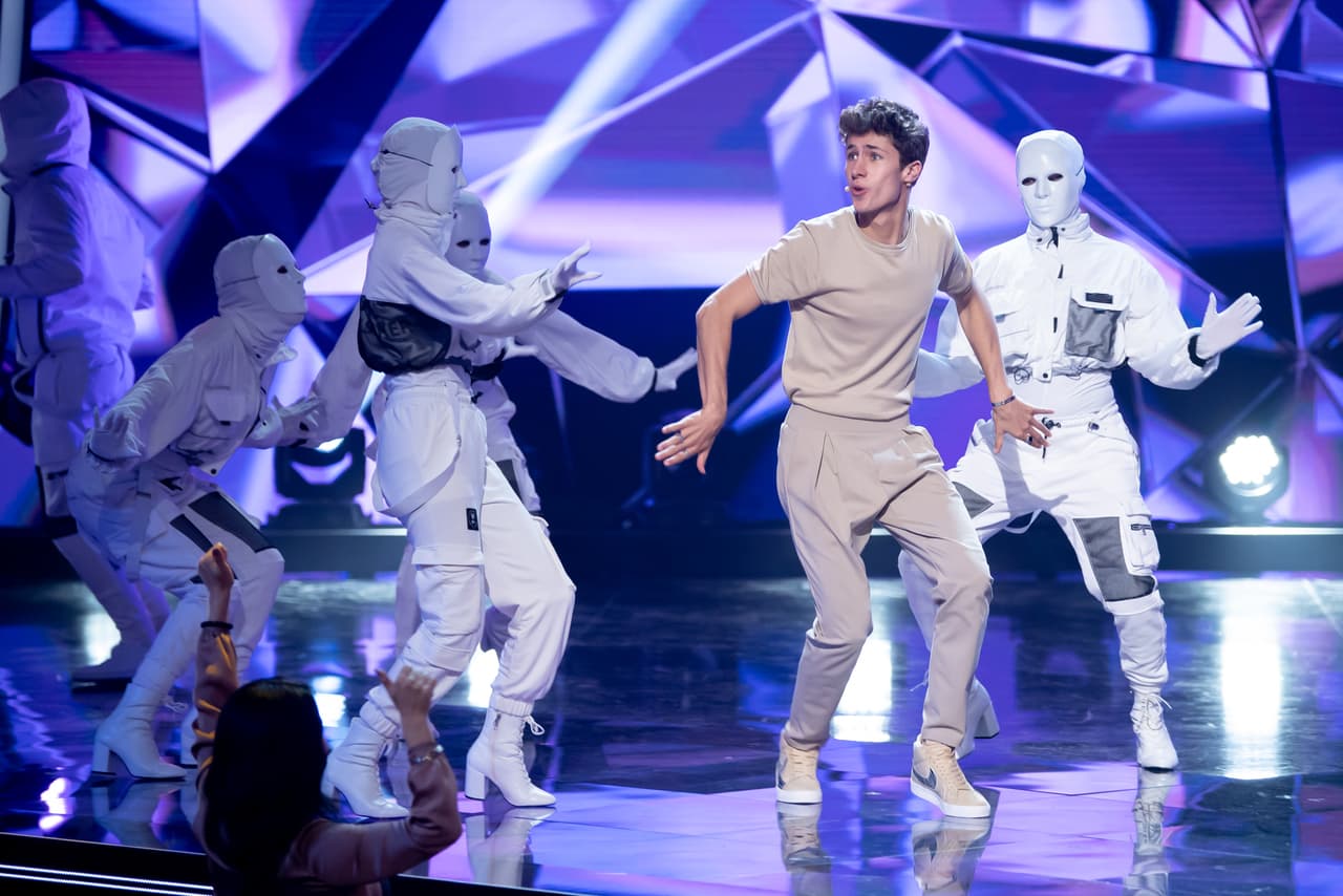 Otra sorpresa fue ver a nuestro querido 'investigador' Juanpa Zurita realizando la misma coreografía de Omar Chaparro al inicio del show.