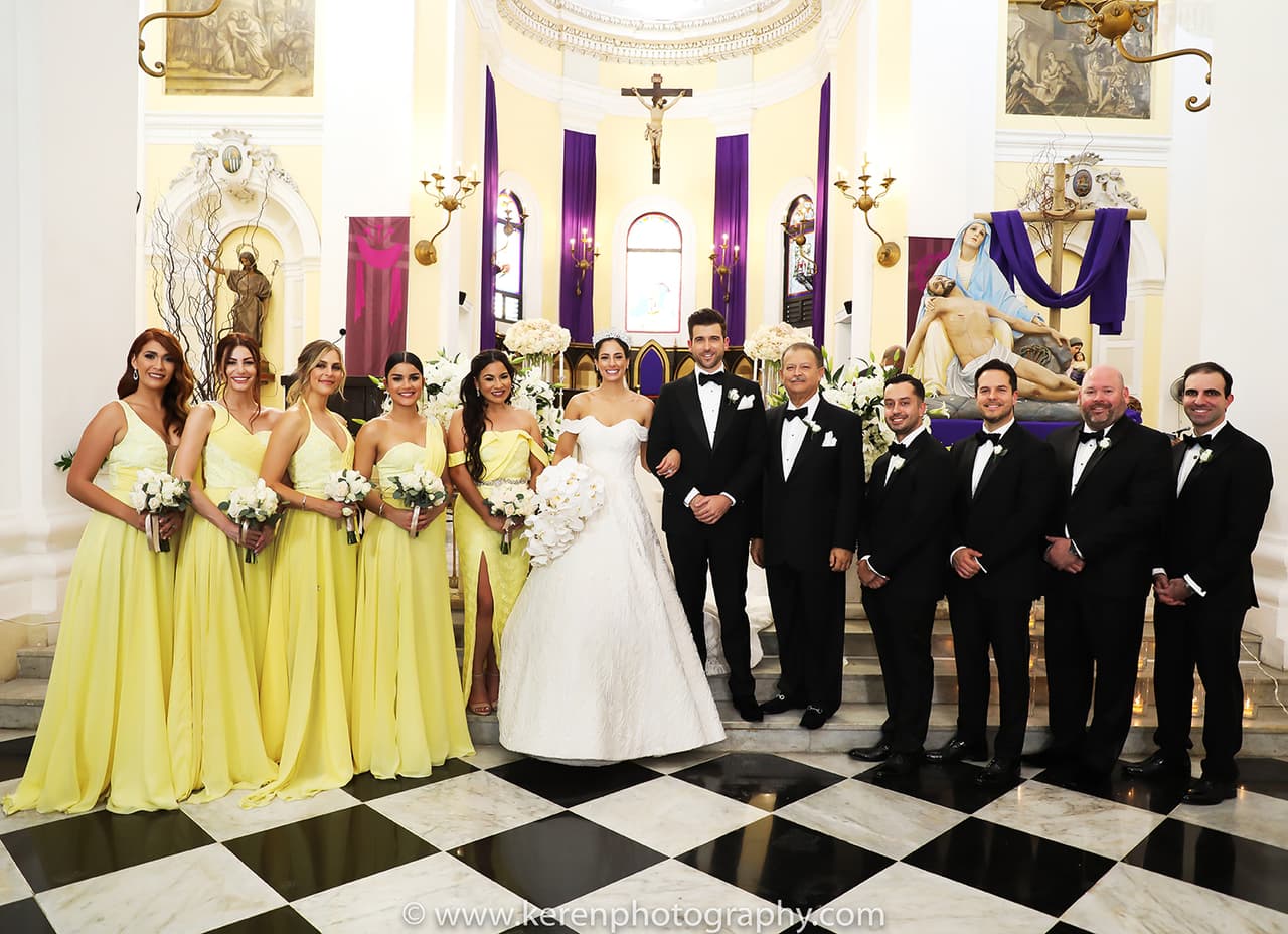 Aquí podemos ver a los recién casados. Aleyda eligió como damas de honor a Clarissa Molina, Daniela Di Giacomo, Nastassja Bolívar, Denise Pérez y Priscilla Pacheco.