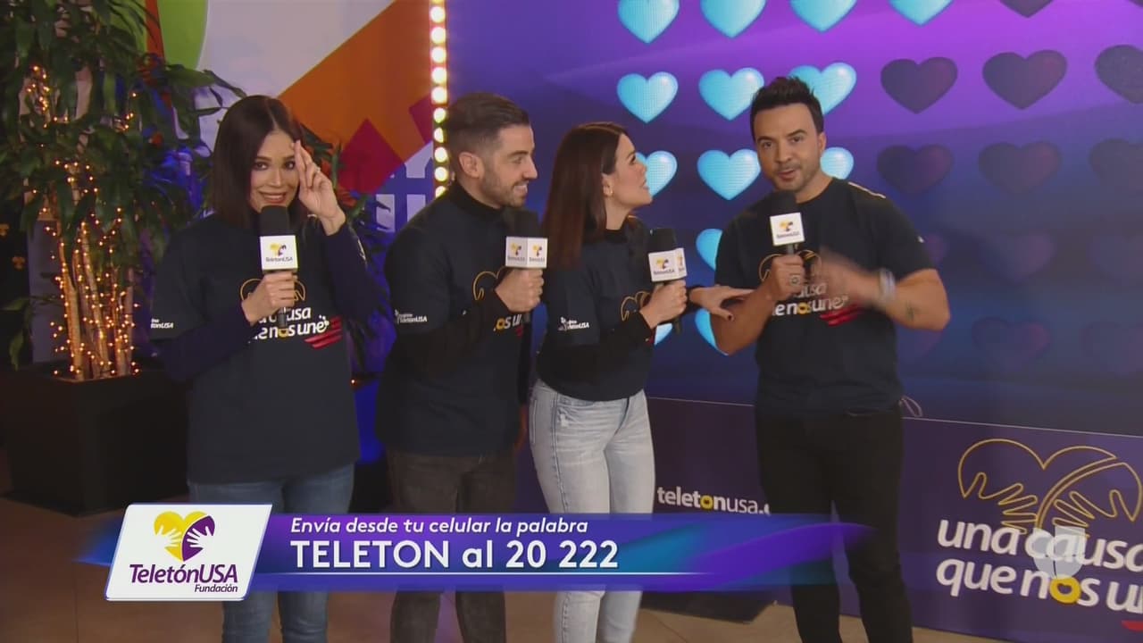 Conforme los minutos avanzaban, Karla Martínez, Borja Voces, Karina Banda y Luis Fonsi, hacían el recuento de los padrinos que se iban sumando a la causa del TeletónUSA.