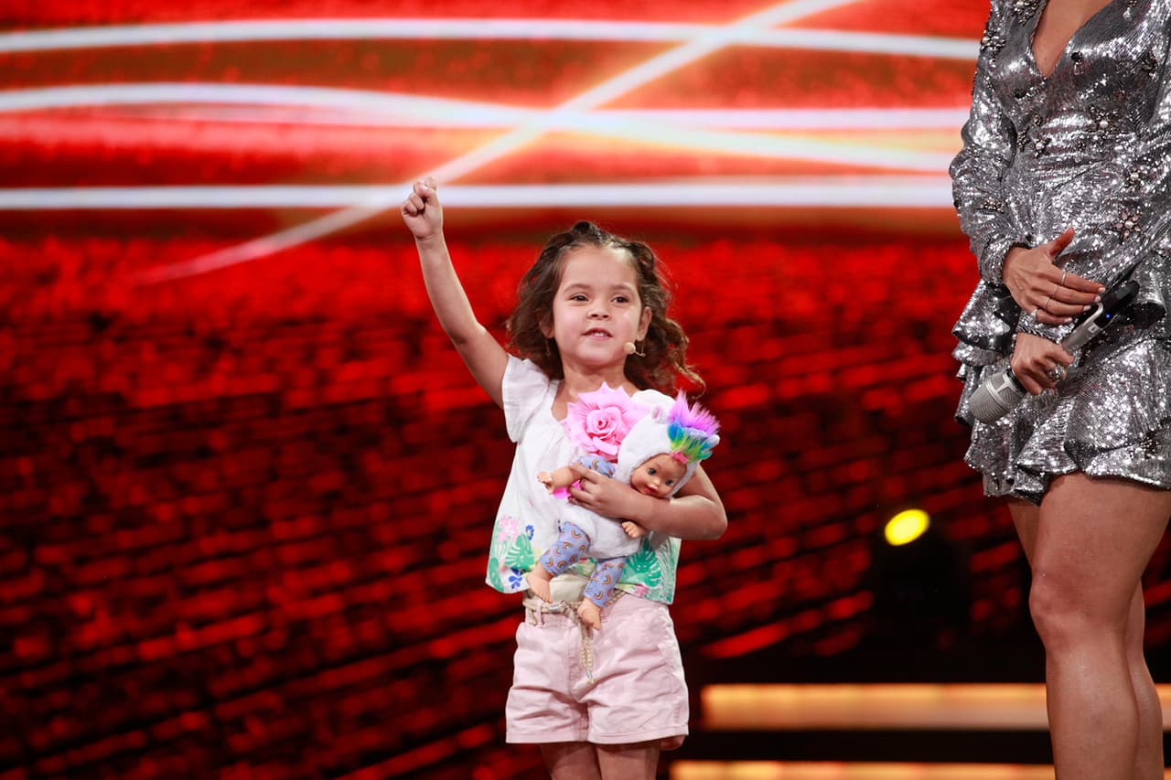 Hasta el momento no se tiene registrado que haya algún contacto entre el equipo o la directiva con la participante de Pequeños Gigantes. Eso sí, los fanáticos de las Chivas aplauden la pasión de Danna...