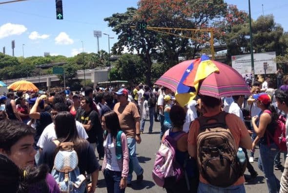 Tras un despliegue militar el lunes en el municipio opositor de Chacao (este), Caracas había permanecido tres días sin enfrentamientos callejeros y los opositores se habían limitado a protestas pacíficas en plazas y calles. (Crédito: Elyangelica Gonzalez)
